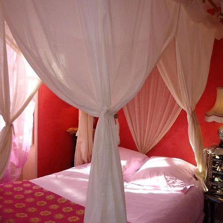 Logis Deritel Bed & Breakfast Montsurs Bagian luar foto